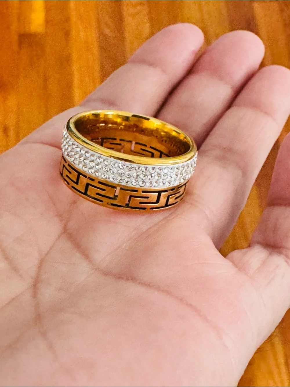 Stainless Steels Gold and Clear Crystal men’s Fashion Ring. New